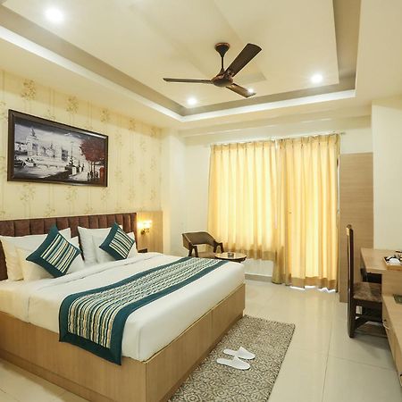 Hotel Green Lotus Luxe Gurgaon Exteriör bild