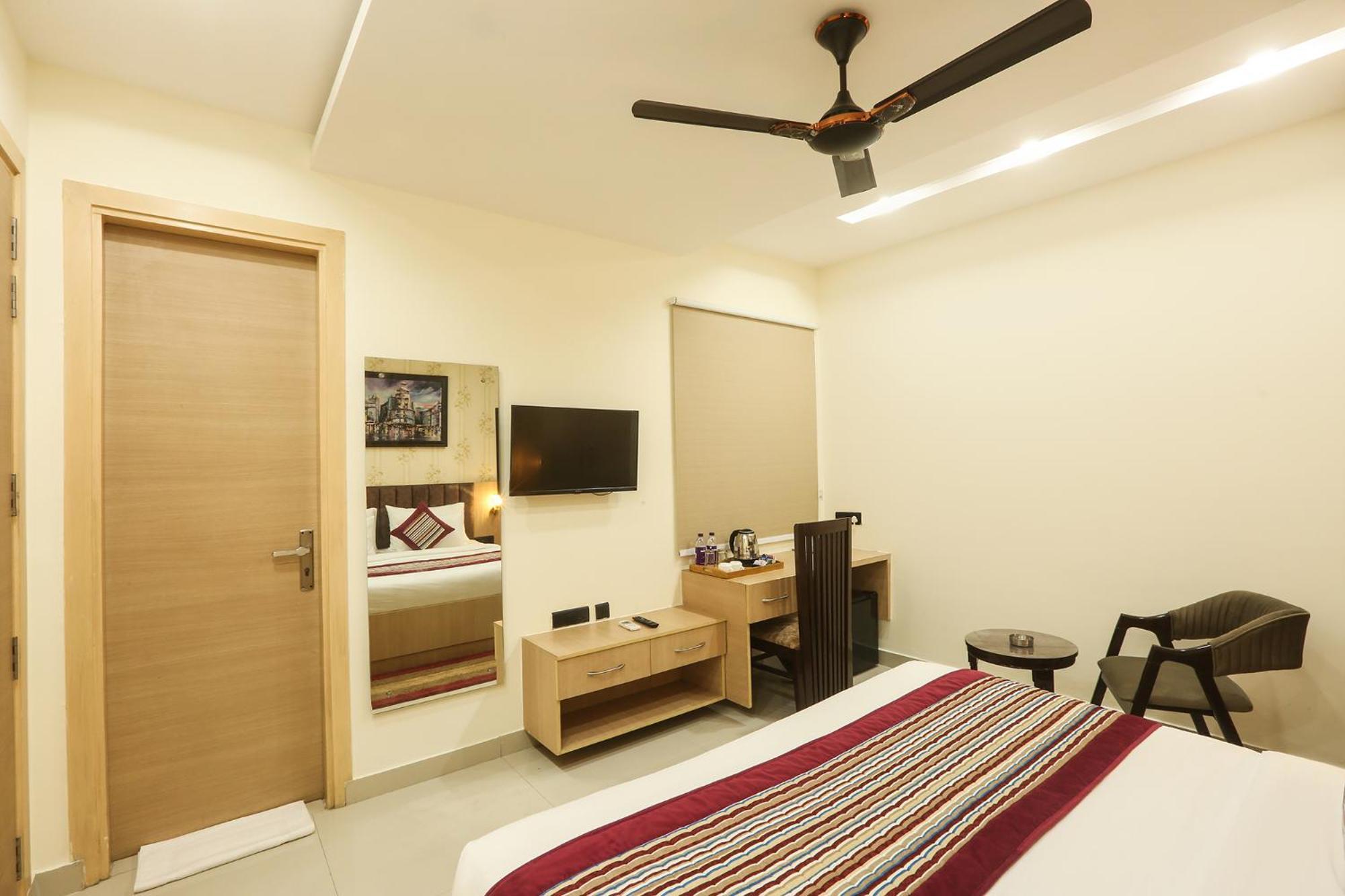 Hotel Green Lotus Luxe Gurgaon Exteriör bild