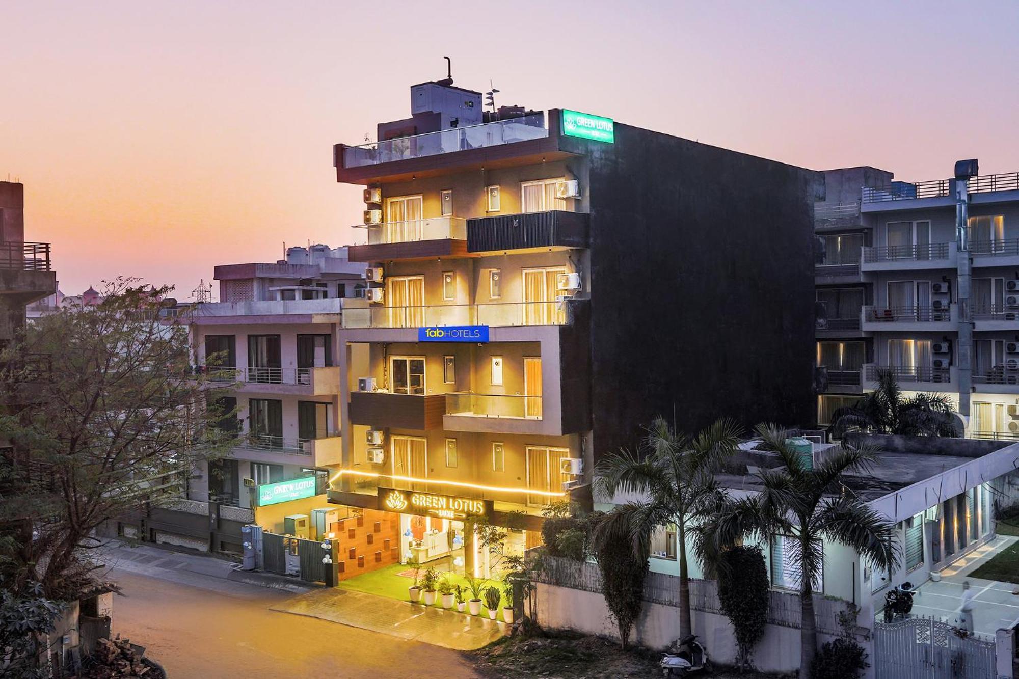 Hotel Green Lotus Luxe Gurgaon Exteriör bild